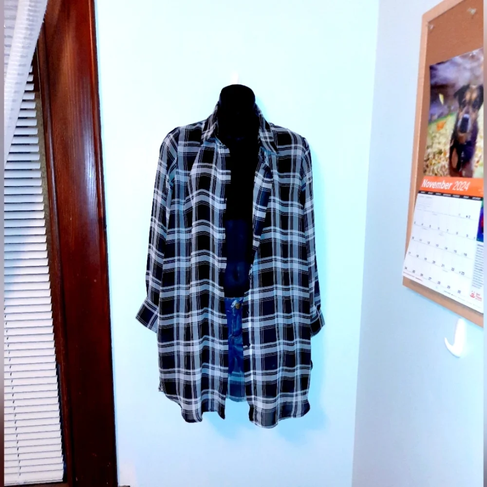 Top - Picture 2 of 6